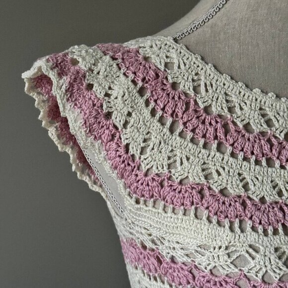 NWOT! Gorgeous Crochet Top in Pink and Cream - Size Small - Picture 6 of 9